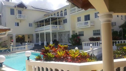 The Royal Kensington Villa