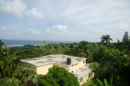 Ocean Crest Villa Hostel