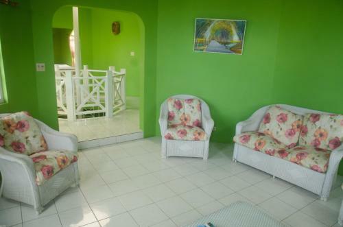 Ocean Crest Villa Hostel