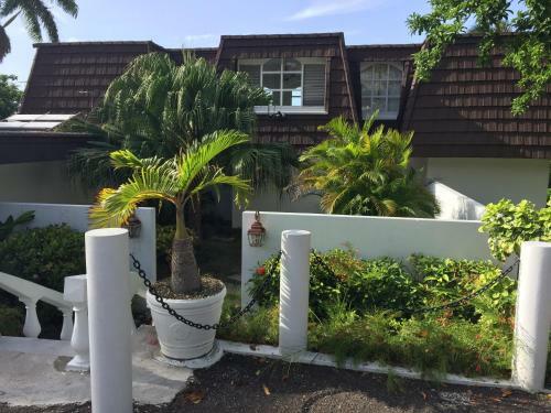 Burlingames Villa
