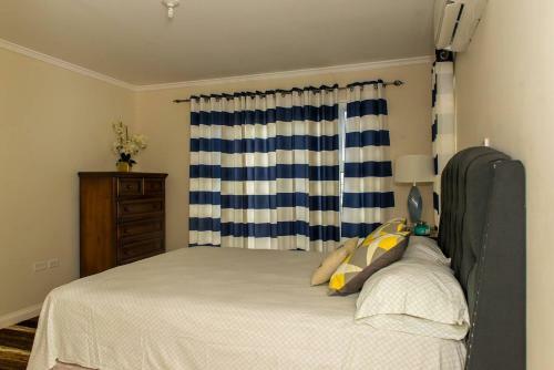 Modern Decor Over Looking City 24/7 Security Apartment