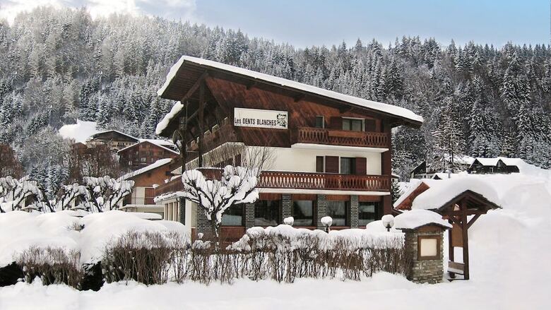 Les Dents Blanches Hotel