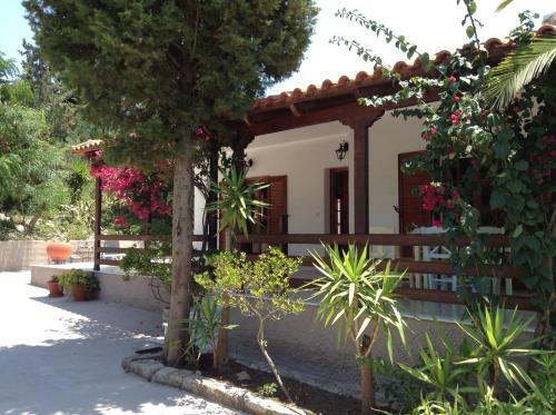 Bungalow Gialova