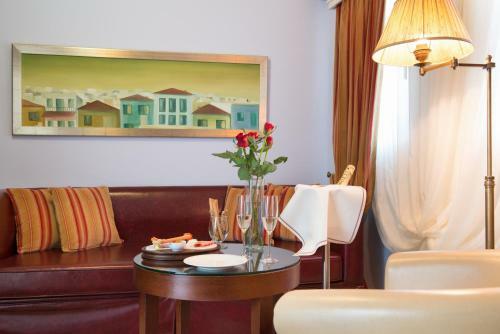 Enavlion Hotel