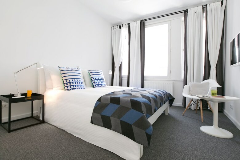 Angel Main Square Apartments