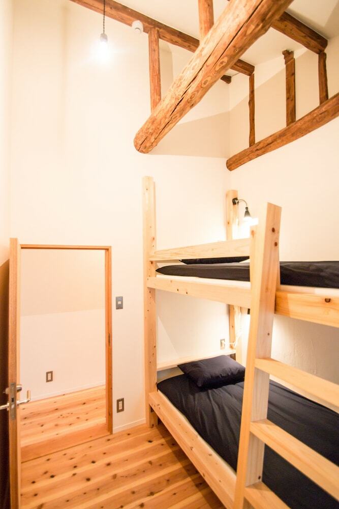 Hostel Lnk (Lodging & Kin) - Hostel