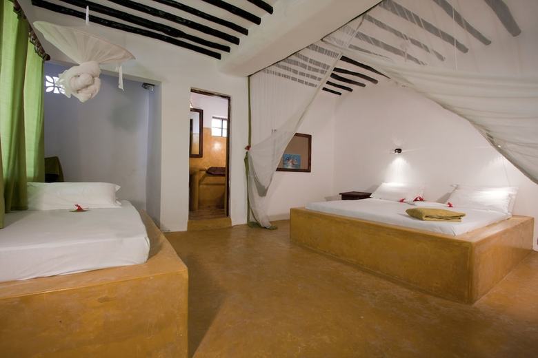 Red Monkey Lodge Inn