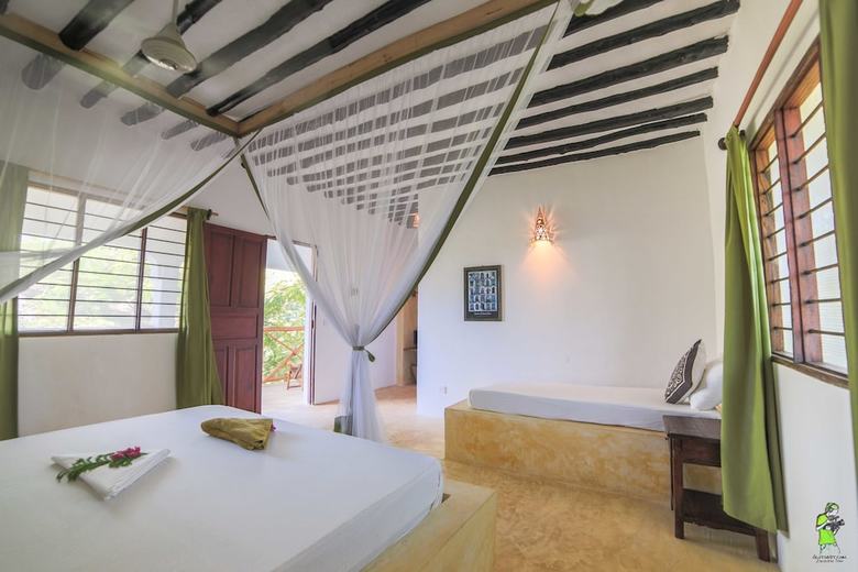Red Monkey Lodge Inn