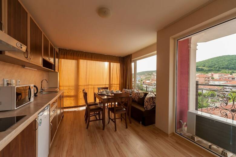 Roel Residence Apartments