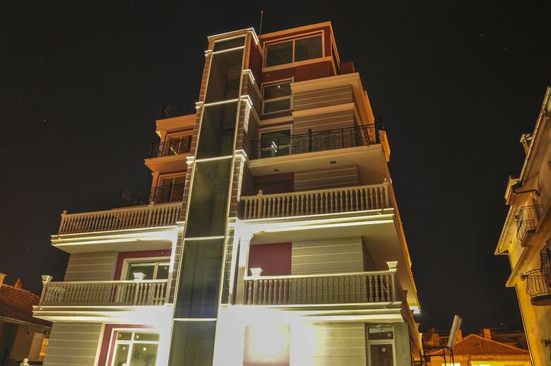 Roel Residence Apartments