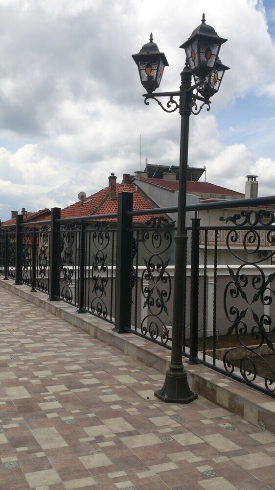 Roel Residence Apartments