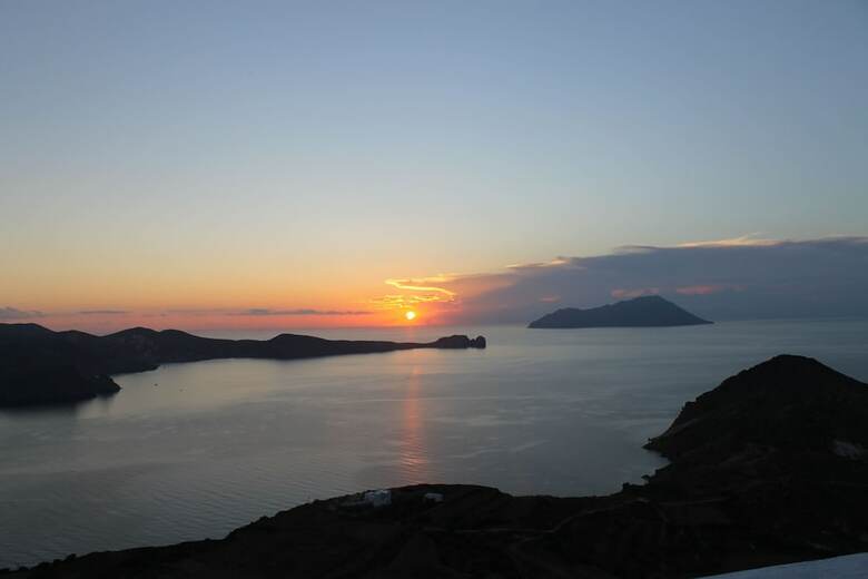 Kastro Milos Apartments