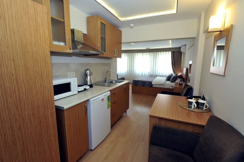 Aiza Suites Hotel