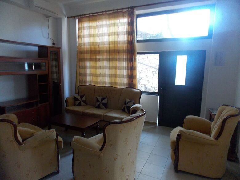 Blue Saranda Hotel