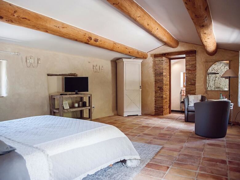 Mas De La Lance Bed & Breakfast