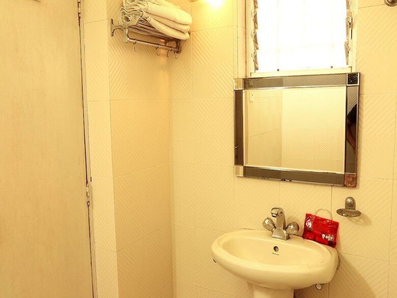 Oyo 3653 Second House Hotel