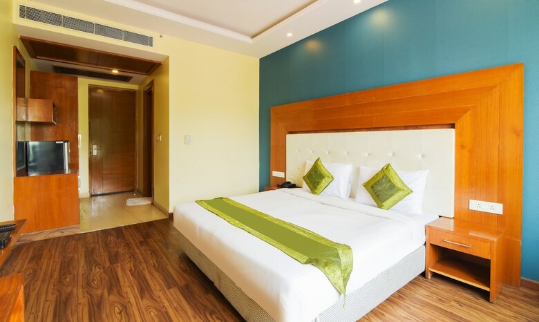 Treebo Q-cent Hotel