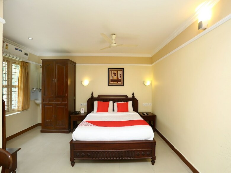 Oyo 2240 Krishna Regency Hotel