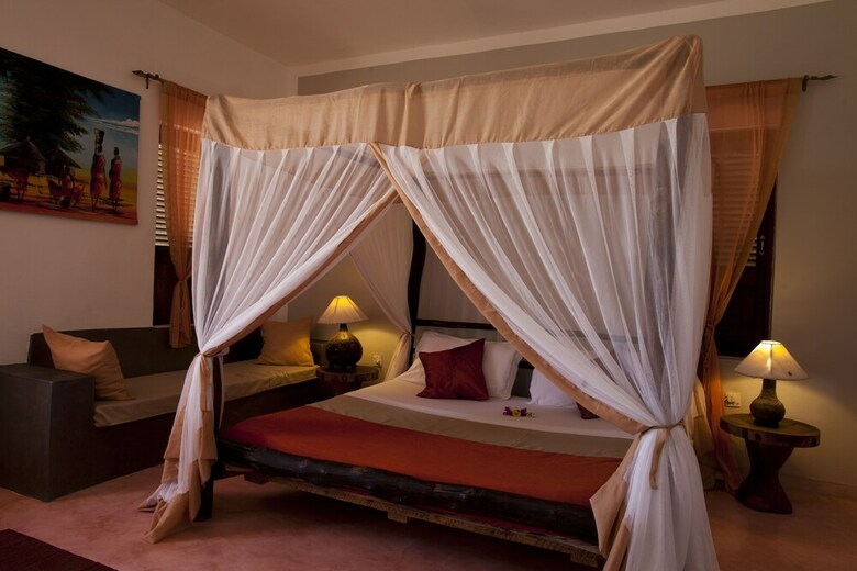 Raha Lodge Villa