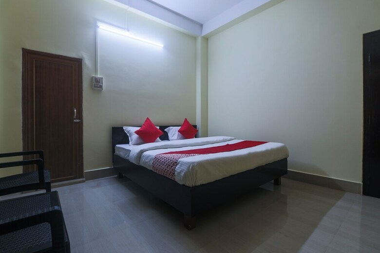 Oyo 18761 Nirvana Hotel