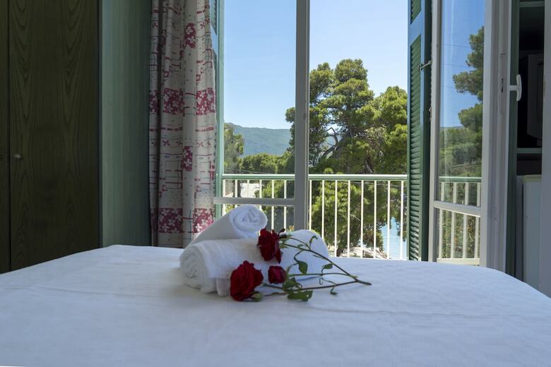 Neorio Bay Hotel