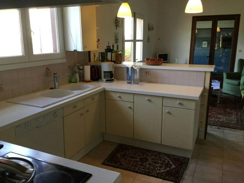 Charming 5 Bedroom House Residence