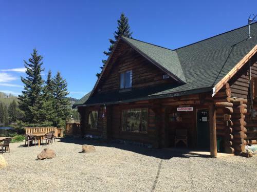 Lac Des Roches Resort Lodge