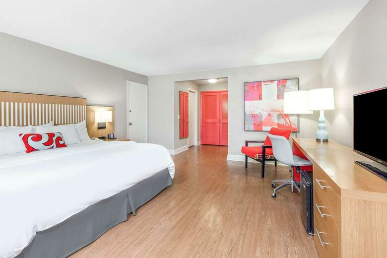 Wyndham Orlando Resort Hotel
