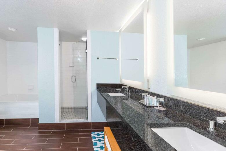 Wyndham Orlando Resort Hotel