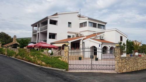Apartments Karen Hostel