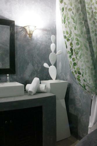 Riad El Ouarda Hostel