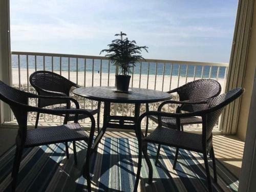 Castaways 2c Condo Apartment