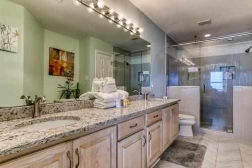Blue Parrot West 6