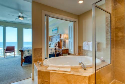 Mustique #702