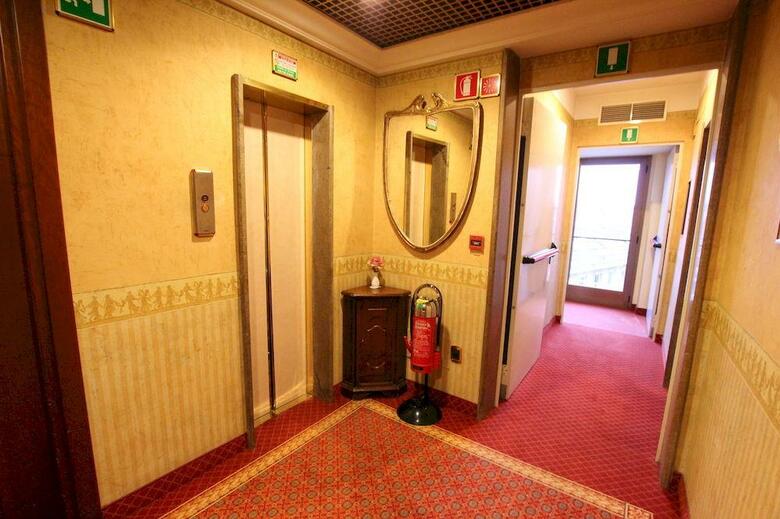 Mokinba Hotels King
