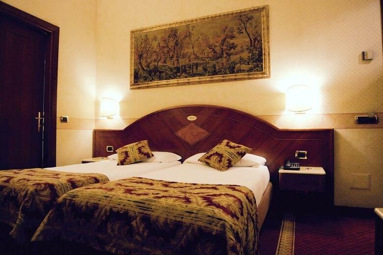 Mokinba Hotels King