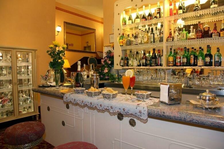 Mokinba Hotels King