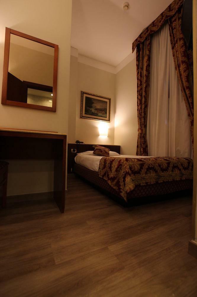 Mokinba Hotels King
