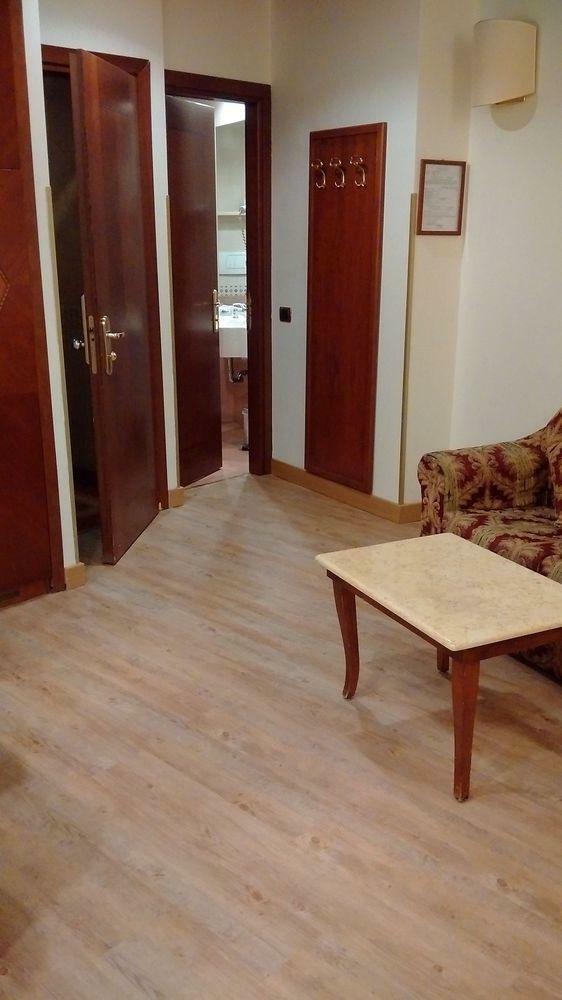 Mokinba Hotels King