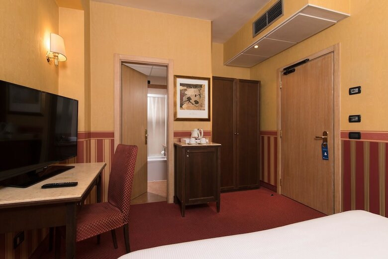 Tritone Hotel