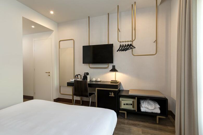 Tritone Hotel