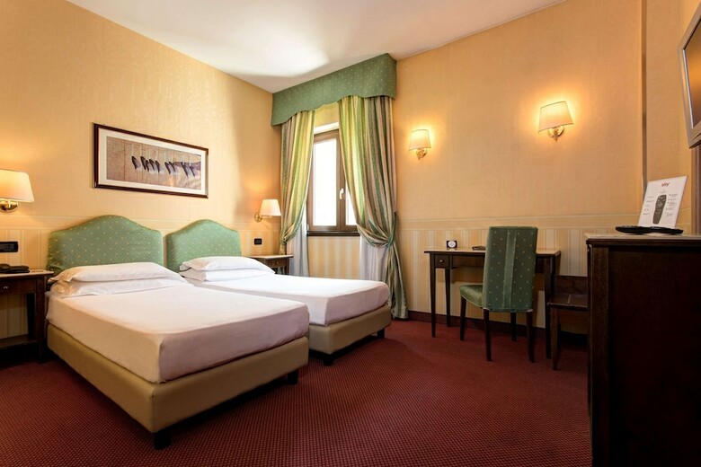 Tritone Hotel