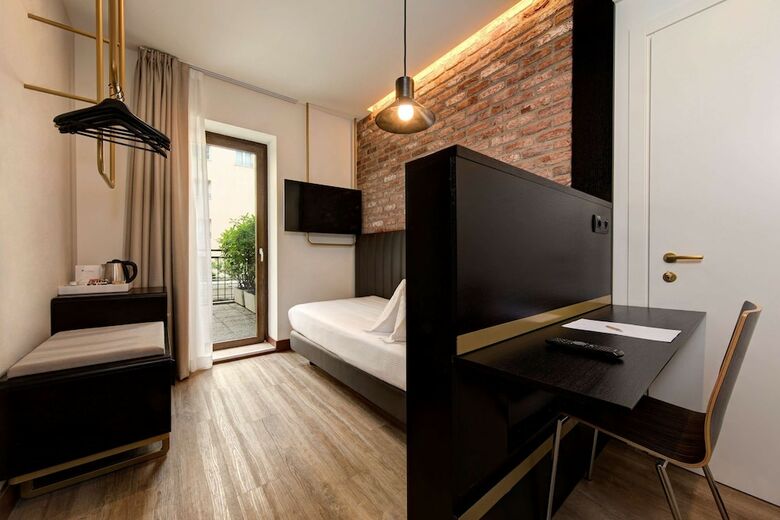 Tritone Hotel
