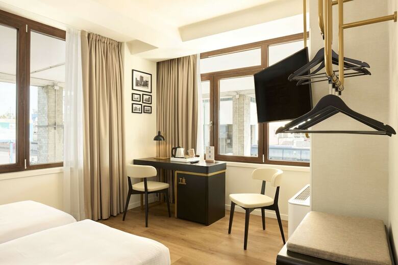 Tritone Hotel