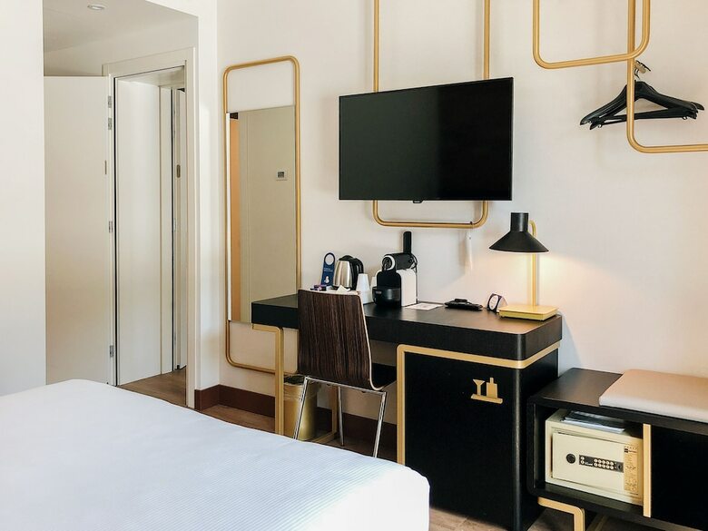 Tritone Hotel