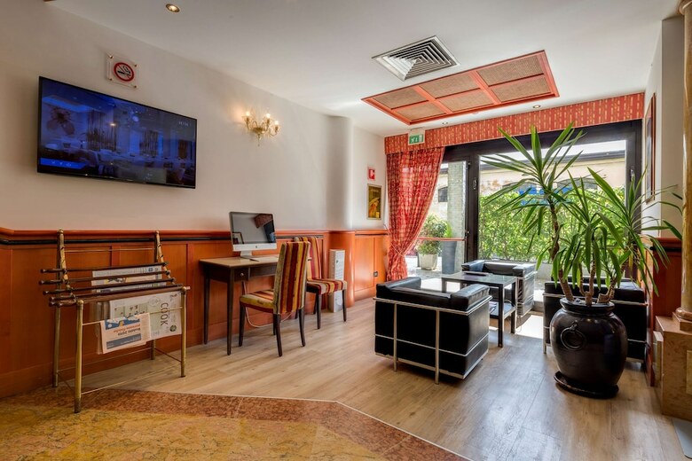 Tritone Hotel
