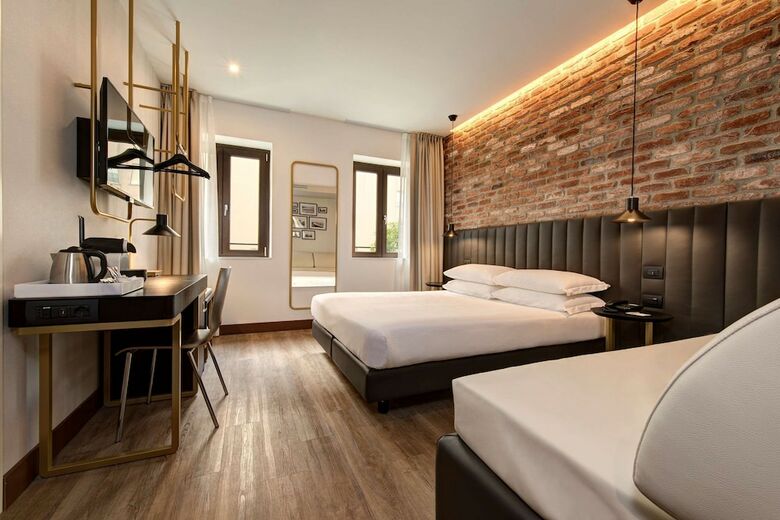 Tritone Hotel
