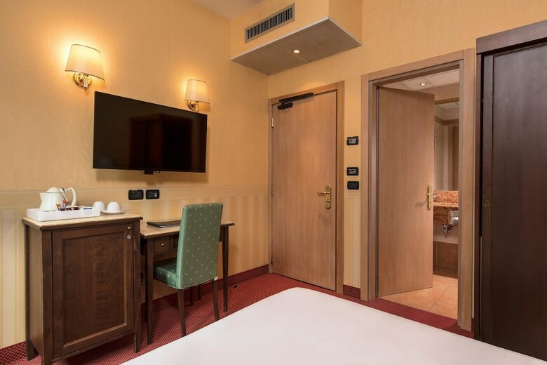 Tritone Hotel