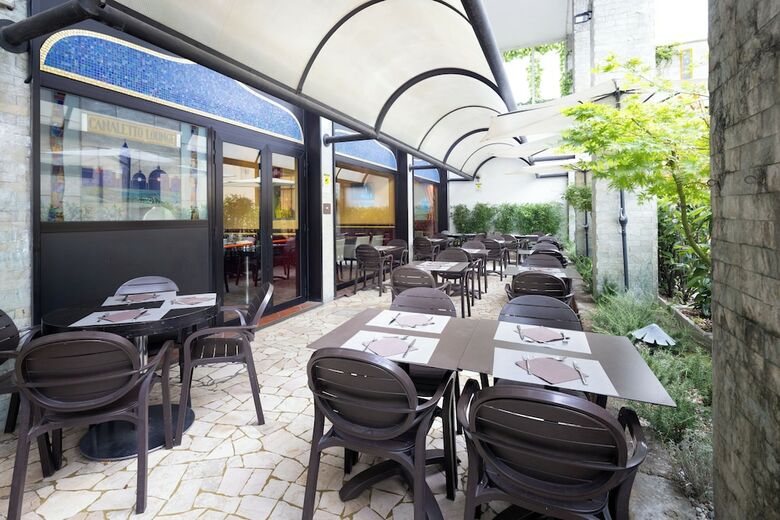 Tritone Hotel