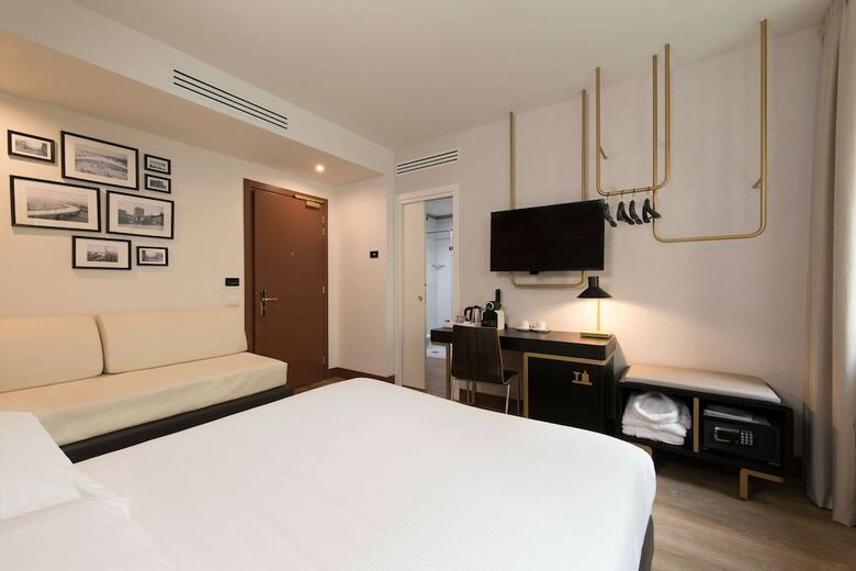 Tritone Hotel